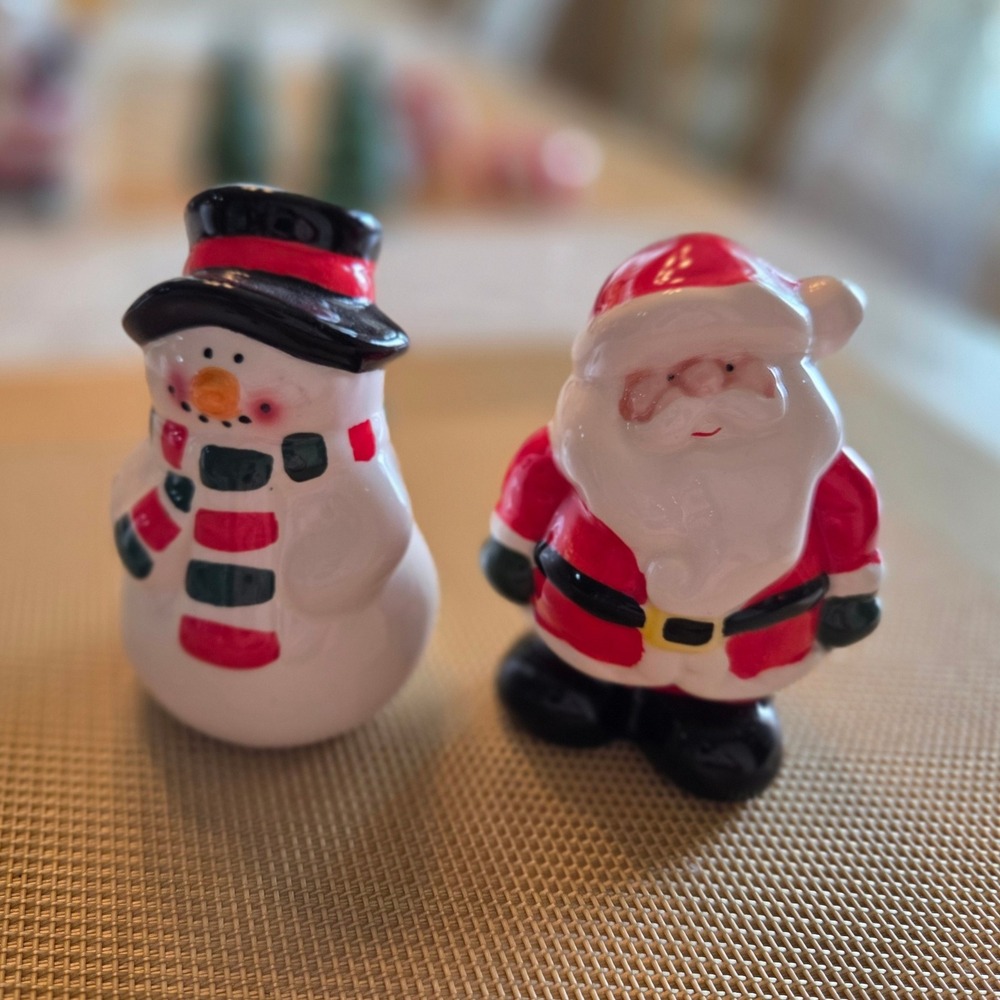 Y2K Christmas Salt‎ And Pepper Shakers Santa Snowman Ceramic Holiday Kitchen
